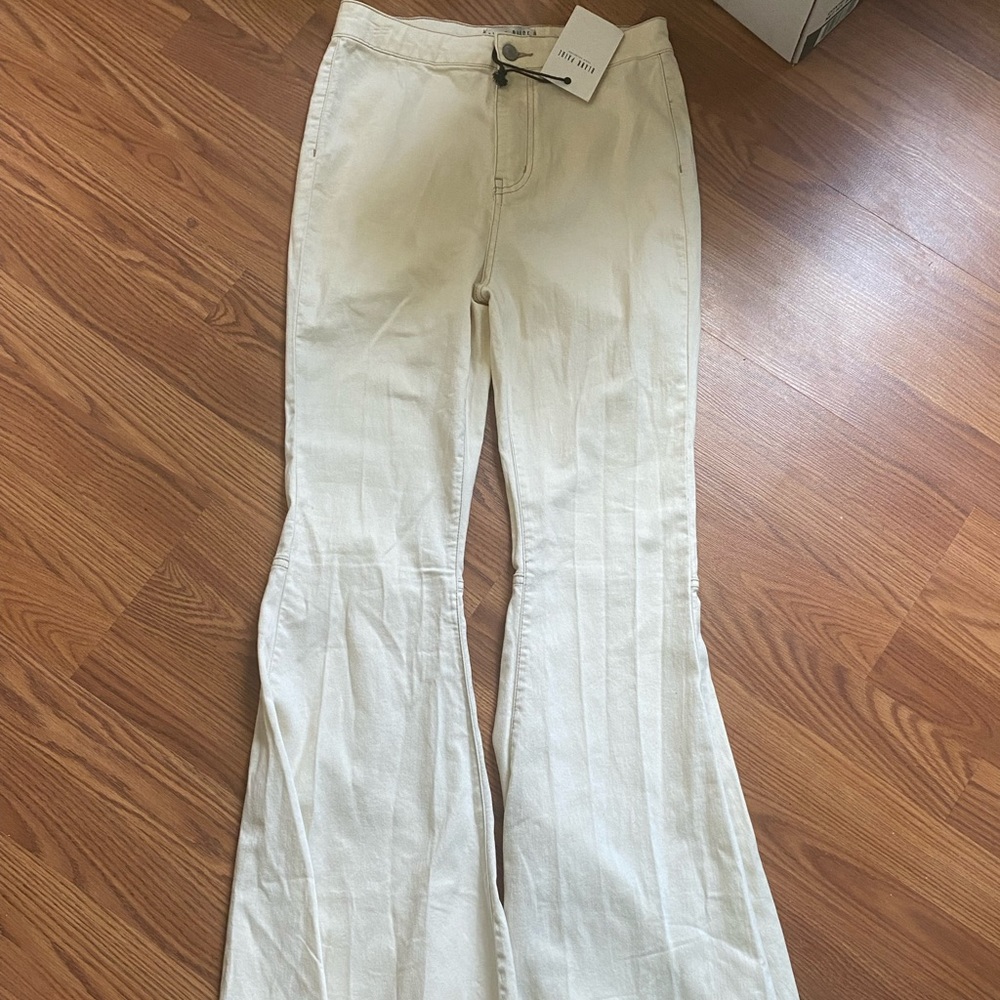 BLANK PAGE white jeans super flare.